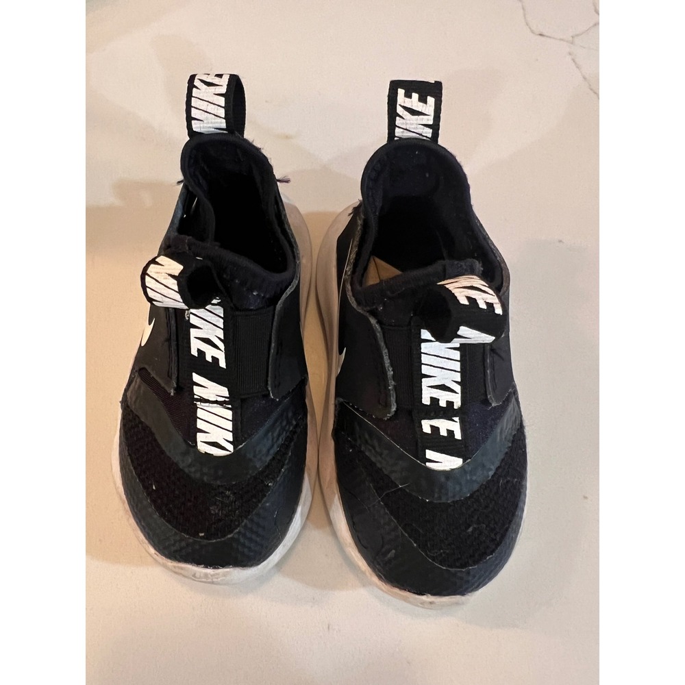 Nike Flex Runner 2 Kids Black White Slip On Athletic Sneakers AT4665-001 Size 5C